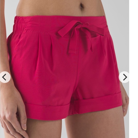lululemon athletica Pants - Lululemon Spring Break Away Short II 
Boom Juice